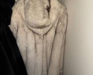 FUR COAT 