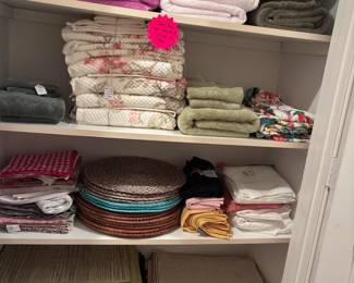 Linens, placemats