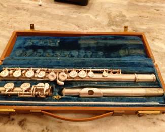Vintage F.E. OLDS & Sons "SPECIAL" silver plated Flute