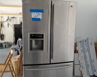 Beautiful like new LG fridge!