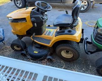 Riding lawnmower
