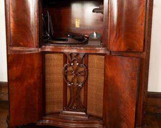 Capeheart "De Luxe" 400M Radio Phonograph