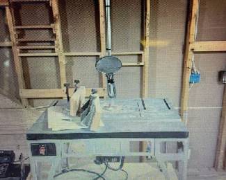 Rebel router table with Freud router. https://modestlambestatesales.hibid.com/