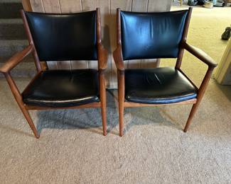 Pair of black leather and wood Hans Wegner chairs