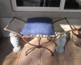 Accent Bench & Yard Decor