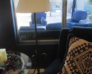 Metal Pedestal-Frame Floor Lamp