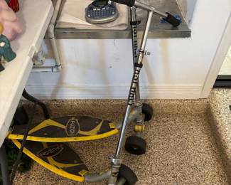 2-Fuzion Asphalt 4-Wheel Scooters