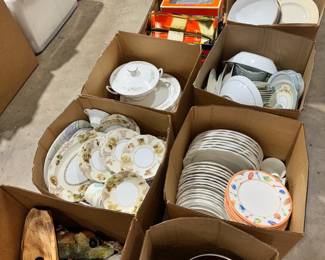 Box Lots of Household Merchandise orlando