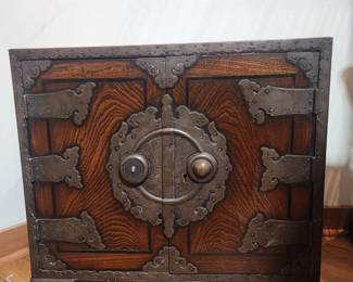 SMALL END TABLE