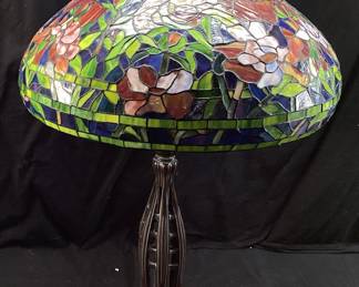 MODERN TIFFANY STYLE LEADED SLAG GLASS TABLE LAMP