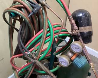 OXY ACETYLENE TORCH SET, 4 TORCHES, GAUGES & ROLLING DOLLY NO SHIPPING PICKUP ONLY