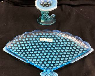 (2) 1940s FENTON BLUE OPALESCENT HOBNAIL FAN ASHTRAY & CORNUCOPIA HORN