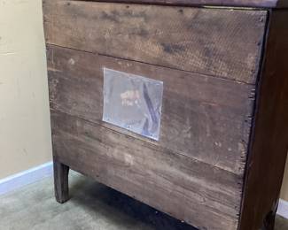 ANTIQUE VICTORIAN CHEST OF DRAWERS WONDERFUL ANTIQUE PIECE. SHOWS SIGNS OF WEAR. NO SHIPPING, PICKUP ONLY
