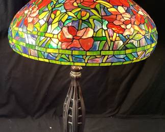 MODERN TIFFANY STYLE LEADED SLAG GLASS TABLE LAMP