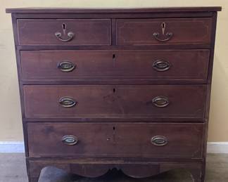 ANTIQUE VICTORIAN CHEST OF DRAWERS WONDERFUL ANTIQUE PIECE. SHOWS SIGNS OF WEAR. NO SHIPPING, PICKUP ONLY