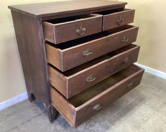 ANTIQUE VICTORIAN CHEST OF DRAWERS WONDERFUL ANTIQUE PIECE. SHOWS SIGNS OF WEAR. NO SHIPPING, PICKUP ONLY