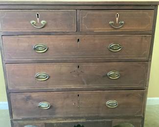 ANTIQUE VICTORIAN CHEST OF DRAWERS WONDERFUL ANTIQUE PIECE. SHOWS SIGNS OF WEAR. NO SHIPPING, PICKUP ONLY