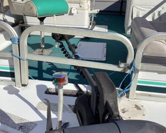 1994 19ft HURRICANE DECK BOAT BY GODFREY MARINE w EZLOAD TRAILER, YAMAHA 150 V6 ENGINE, ALSO HAS MINNKOTA TROLLING MOTOR, TITLE ON HAND. MORE PICS WILL BE ADDED SOON.