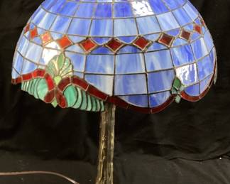 TIFFANY STYLE LEADED SLAG GLASS SHADE TABLE LAMP