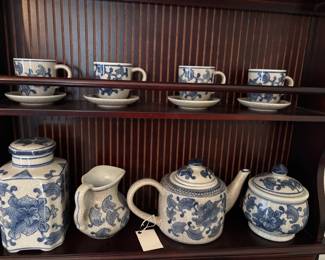 Blue and white teaset 