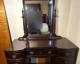 321 Dark Desk With Mirror