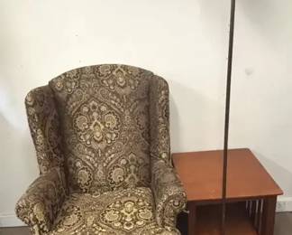 713 Reading Chair, Light, Table
