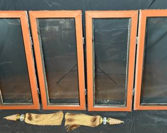 160 Hanging Windowpanes