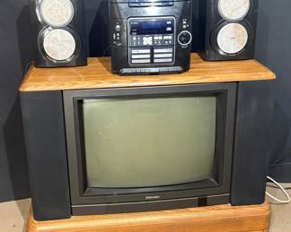 706 Vintage Mitsubishi TV