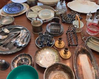 Assorted silverplate serveware