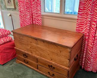 Antique Pennsylvania Pine blanket chest (4' x 22.5" x 29")