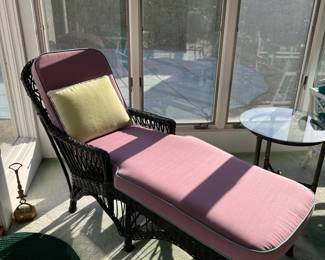 Vtg wicker chaise