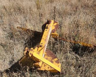 Picker's Sale, Good Stuff in Jemez Springs. This is not a duplicate picture.