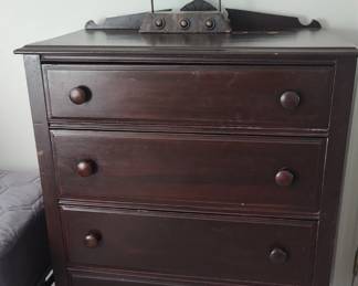 chest of drawers