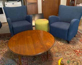 great looking small size oak coffee table