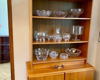 Mobican cabinet, Canada
