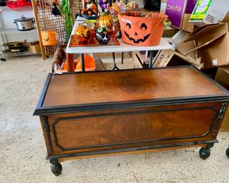 blanket storage, hope chest