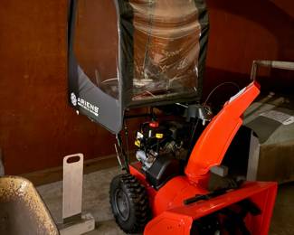 ARIENS SNOW BLOWER LIKE NEW