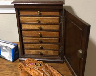 Small Antique Cabinet w/drawers