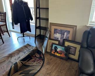 Rug, pictures, oicture stand