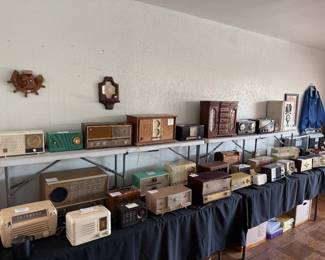 All Vintage Radios are in AS IS unworking condition.