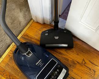 Meile canister vacuum Complete C3 model with All the attachments!
