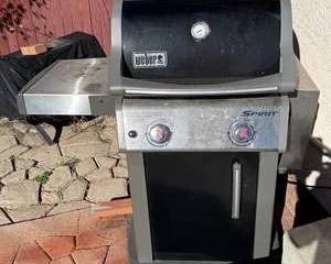 Weber Spirit Gas Grill with Side Shelf, Lid Thermometer, and Protective Cover