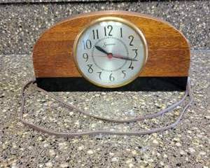 Vintage Sessions Mantel Clock Wooden Case Electric Model W 110V 60 Hz
