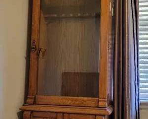 Classic Oak Wooden Gun Cabinet with Glass Door and Lion Claw Feet