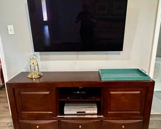 Nice 45” LG Smart TV & nice media cabinet