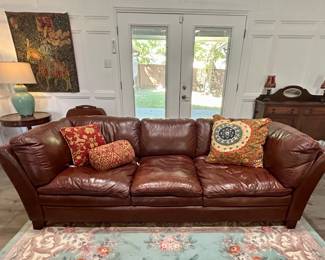Fabulous leather sofa & decorative pillows