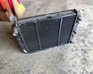 055-GAR: 1983-84 Volvo 240 Radiator