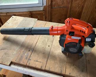 032-GAR: Husqvarna 125B Gas-Powered Leaf Blower