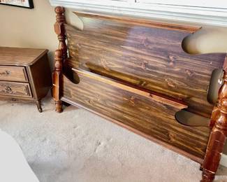 009-MBR: Queen Headboard, Footboard and Nightstand