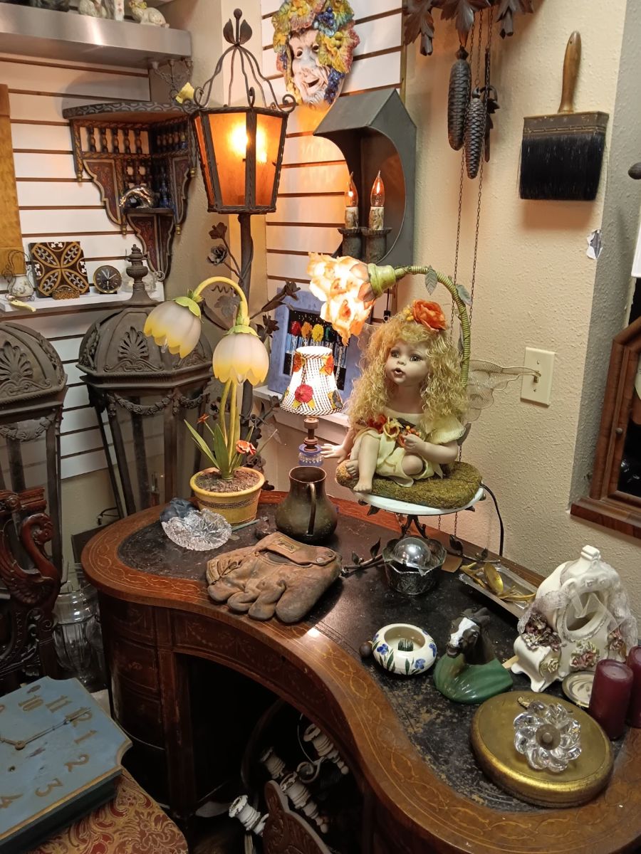 Lamps, tables, cuckoo clocks, corner shelf